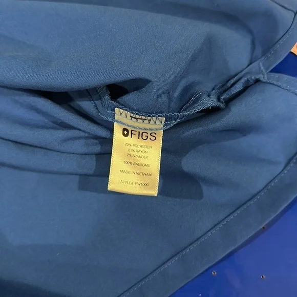 EUC Figs technical collection scrub top size small women’s - Picture 8 of 8